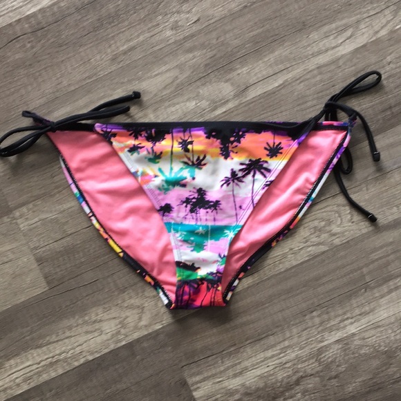 🔴SOLD!! Wet Seal Tropical Bikini Set - Picture 5 of 17